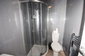 Relaxing Getaway With Hot Tub & Sauna Sleeps 6