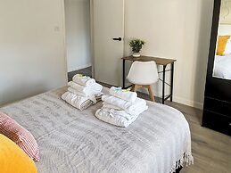 Relaxing Getaway With Hot Tub & Sauna Sleeps 6