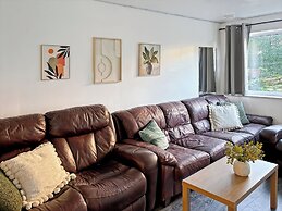 Relaxing Getaway With Hot Tub & Sauna Sleeps 6