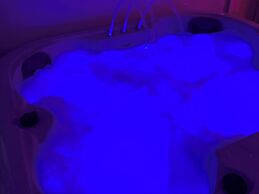 Relaxing Getaway With Hot Tub & Sauna Sleeps 6