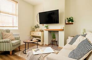 Leaf Cottage I By Huluki Sussex Stays