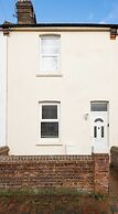 Leaf Cottage I By Huluki Sussex Stays