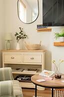 Leaf Cottage I By Huluki Sussex Stays