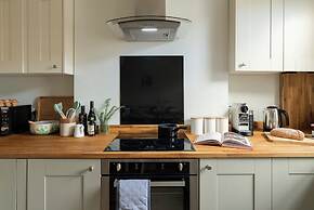 Leaf Cottage I By Huluki Sussex Stays