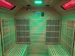 Cozy Hideaway With Hot Tub & Sauna Sleeps 7