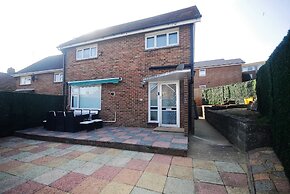 Family Holiday Home With Hot Tub & Sauna Sleeps 8