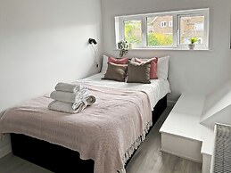 Family Holiday Home With Hot Tub & Sauna Sleeps 8