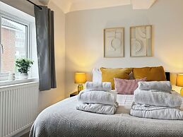 Family Holiday Home With Hot Tub & Sauna Sleeps 8