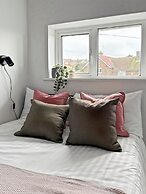 Family Holiday Home With Hot Tub & Sauna Sleeps 8