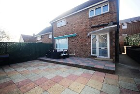 Family Holiday Home With Hot Tub & Sauna Sleeps 8