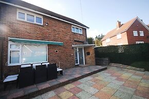 Family Holiday Home With Hot Tub & Sauna Sleeps 8