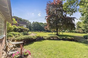 Old Mill Lodge I By Huluki Sussex Stays