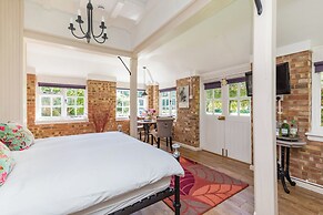 Old Mill Lodge I By Huluki Sussex Stays