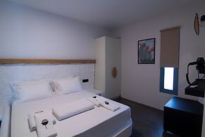 Thronos Suites