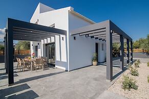 Kozakos Villa 1 With Private Swimming Pool