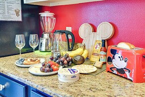 Outdoor Oasis: Home 4 Mi to Disney!