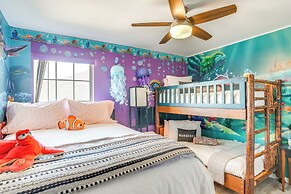 Outdoor Oasis: Home 4 Mi to Disney!