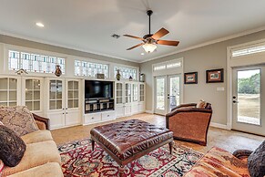 Near Golfing & Parks: Serene San Antonio Home