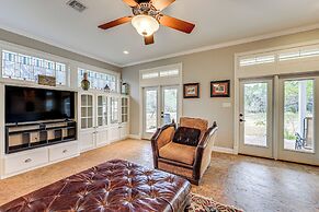 Near Golfing & Parks: Serene San Antonio Home