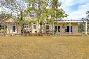 Near Golfing & Parks: Serene San Antonio Home