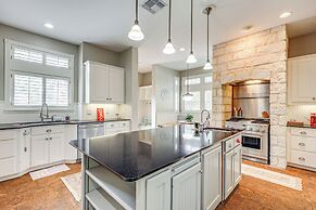 Near Golfing & Parks: Serene San Antonio Home