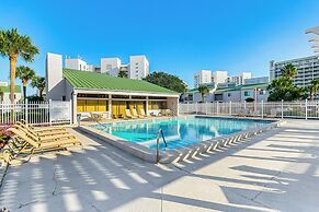 Spacious Destin Townhome: Beach Walk & Pool Access