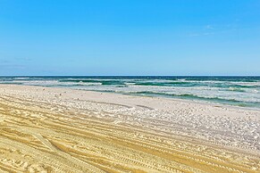 Spacious Destin Townhome: Beach Walk & Pool Access