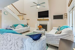 Spacious Destin Townhome: Beach Walk & Pool Access