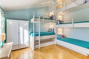 Spacious Destin Townhome: Beach Walk & Pool Access