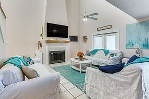 Spacious Destin Townhome: Beach Walk & Pool Access