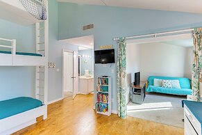 Spacious Destin Townhome: Beach Walk & Pool Access