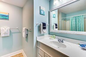 Spacious Destin Townhome: Beach Walk & Pool Access