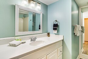 Spacious Destin Townhome: Beach Walk & Pool Access