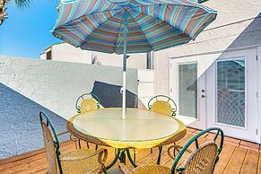 Spacious Destin Townhome: Beach Walk & Pool Access