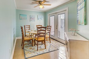 Spacious Destin Townhome: Beach Walk & Pool Access