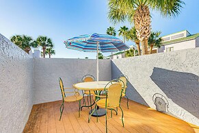 Spacious Destin Townhome: Beach Walk & Pool Access