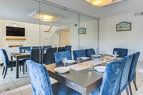 Spacious Destin Townhome: Beach Walk & Pool Access