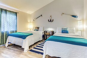 Spacious Destin Townhome: Beach Walk & Pool Access