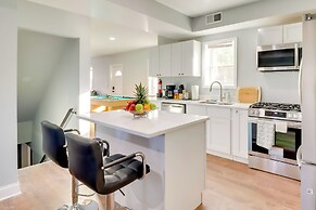 5 Mi to National Mall: DC Home w/ Pool Table
