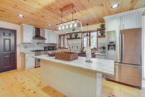 Ski, Hike & More: Spacious Log Cabin in Long Pond