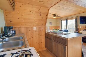 8 Mi to Dogwood Canyon: Cozy Cabin w/ Deck