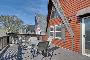 8 Mi to Dogwood Canyon: Cozy Cabin w/ Deck