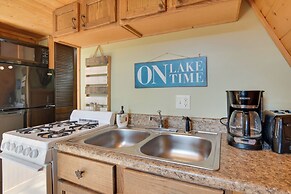 8 Mi to Dogwood Canyon: Cozy Cabin w/ Deck
