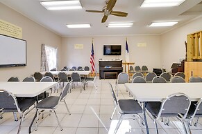 Hike & Picnic at Group Getaway in Rosedale!