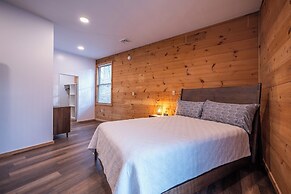 Home w/ Hot Tub, Pickleball & Disc Golf