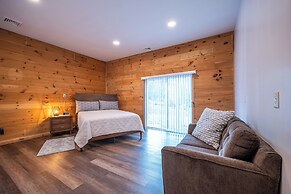 Home w/ Hot Tub, Pickleball & Disc Golf