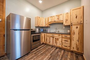 Home w/ Hot Tub, Pickleball & Disc Golf