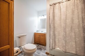 Home w/ Hot Tub, Pickleball & Disc Golf