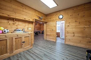 Home w/ Hot Tub, Pickleball & Disc Golf