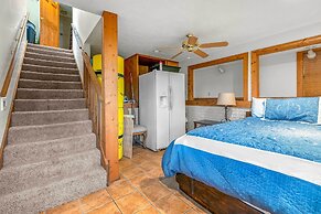 Walk to Lake: Lampe Cabin w/ Fireplace & Deck!
